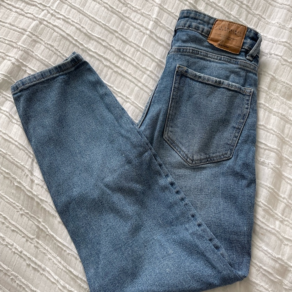 Stradivarius Mom Fit Jeans.      Size: 4